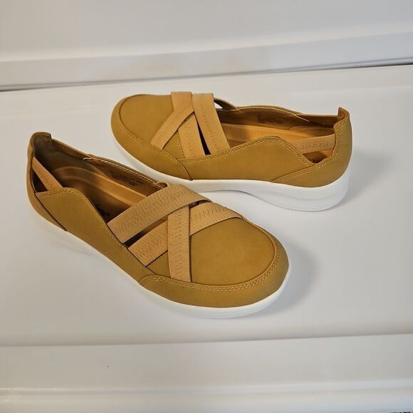 🌹New without box Tan Slipon sz 9wide - Picture 5 of 7